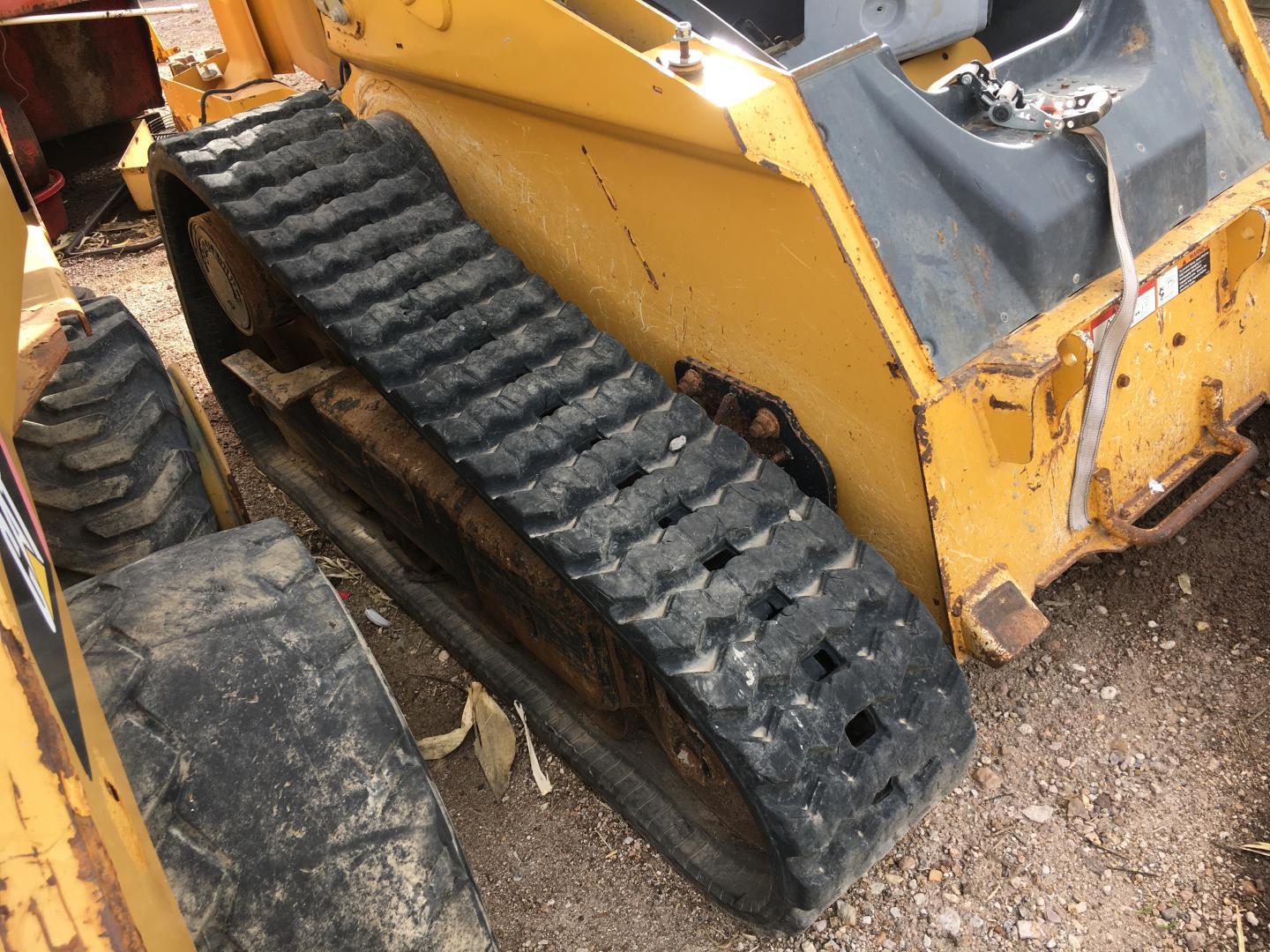 ./imagenes/INVOICE/2019/14662/MINICARGADOR JOHN DEERE 323E (11).JPG